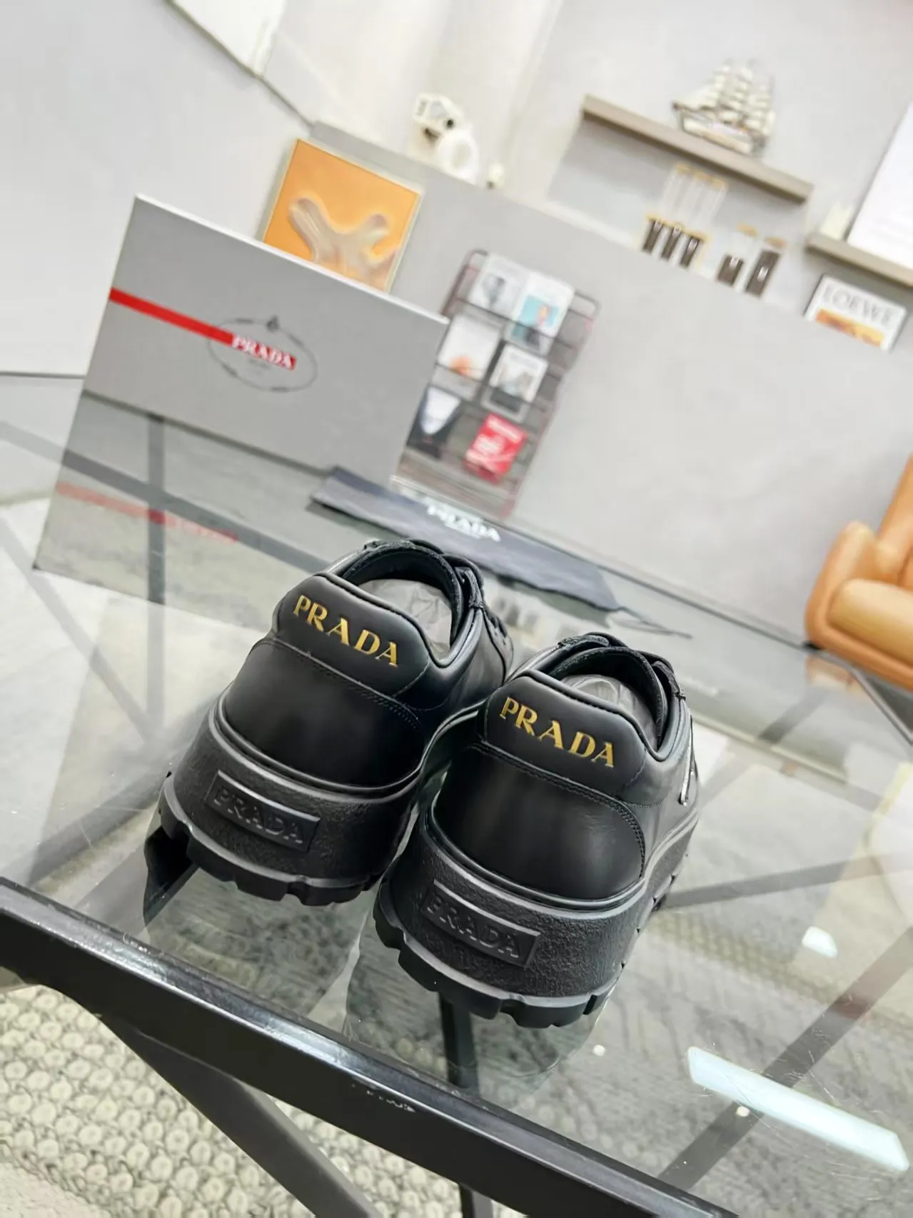 Men's Men's Shoes 💰440 [New Style] 🎍🎍Prada Prada's new men's leather sneakers, the highest version on the market, any comparison is welcome🆚! The original leather has excellent texture and is super high-end! Fetal sheep net lining imported from Italy, removable pad! Luxurious materials and fine workmanship, highly recommended! Code: 38-44 (45 can be customized